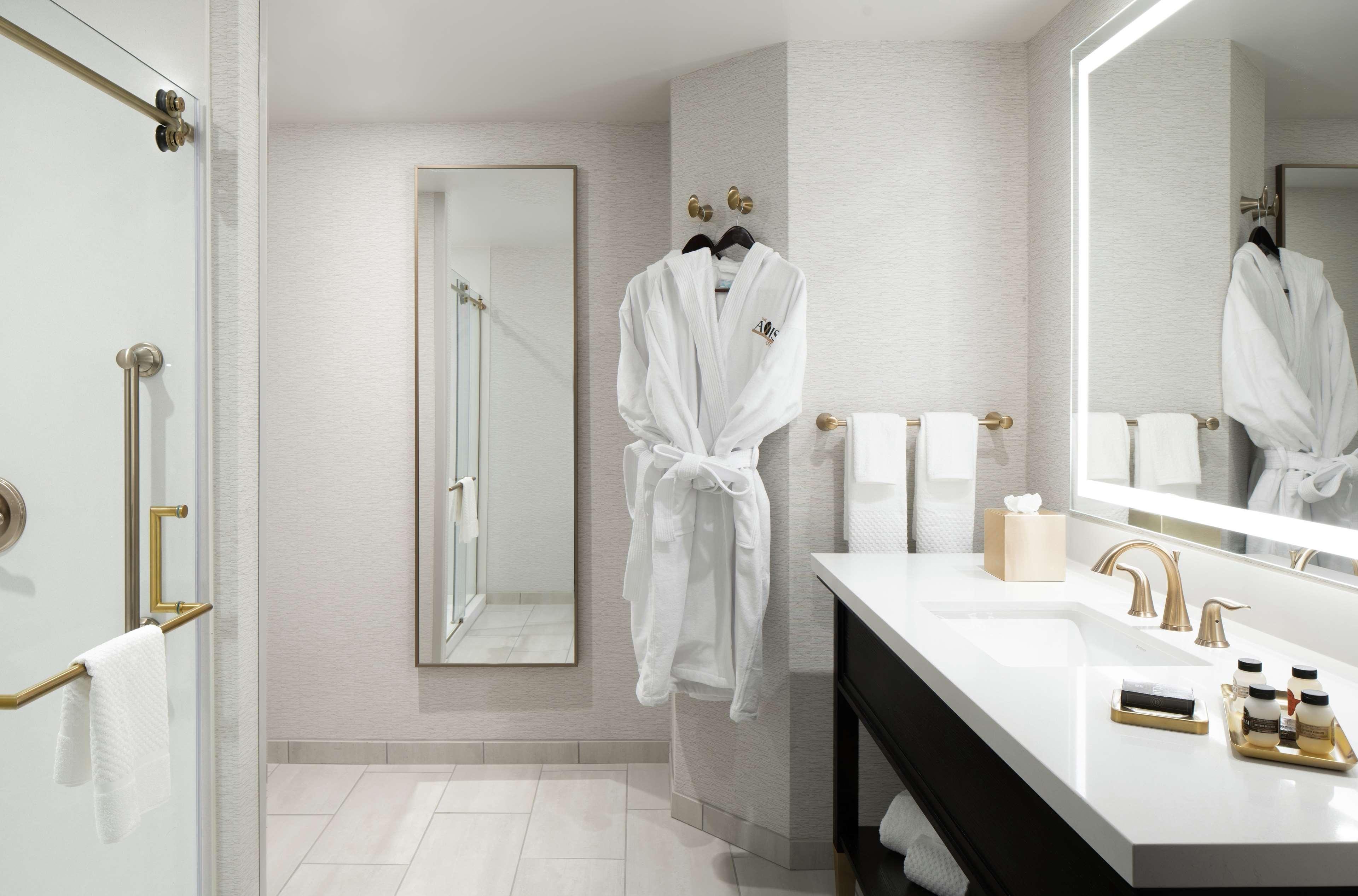 The Axis Moline Hotel, Tapestry Collection By Hilton Luaran gambar