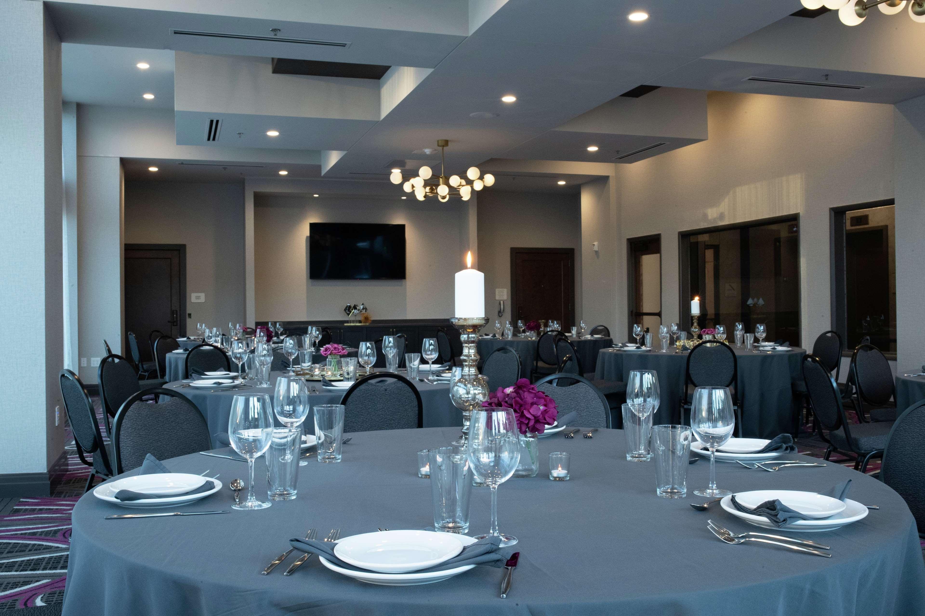 The Axis Moline Hotel, Tapestry Collection By Hilton Luaran gambar