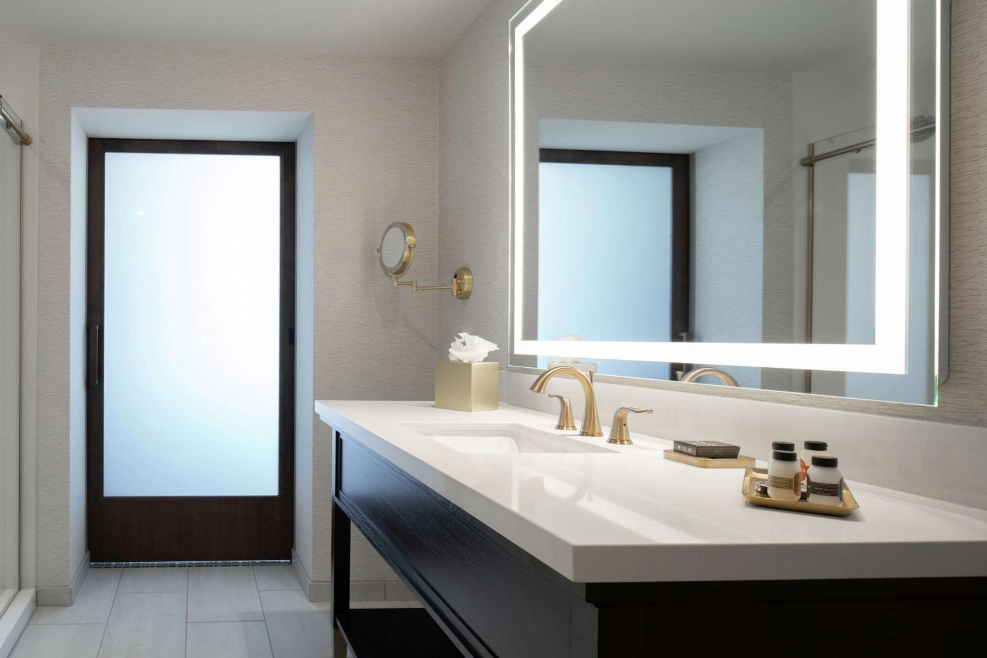 The Axis Moline Hotel, Tapestry Collection By Hilton Luaran gambar