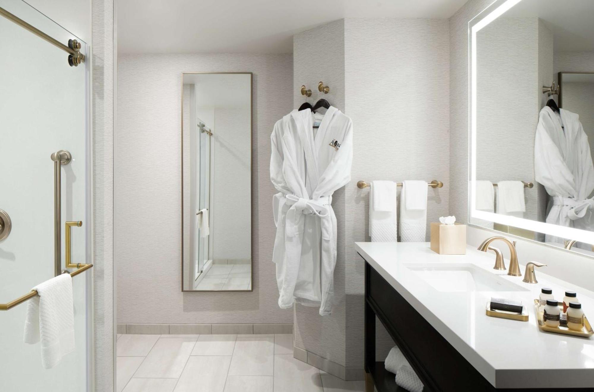 The Axis Moline Hotel, Tapestry Collection By Hilton Luaran gambar